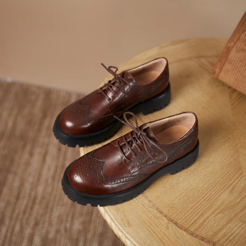 Zapatos Derby de mujer en cuero con plataforma y detalles brogue