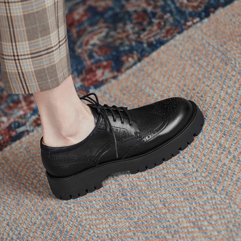 Zapatos Derby de mujer en cuero con plataforma y detalles brogue