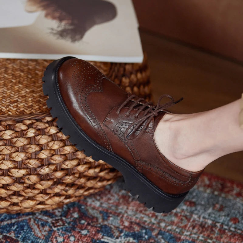Zapatos Derby de mujer en cuero con plataforma y detalles brogue
