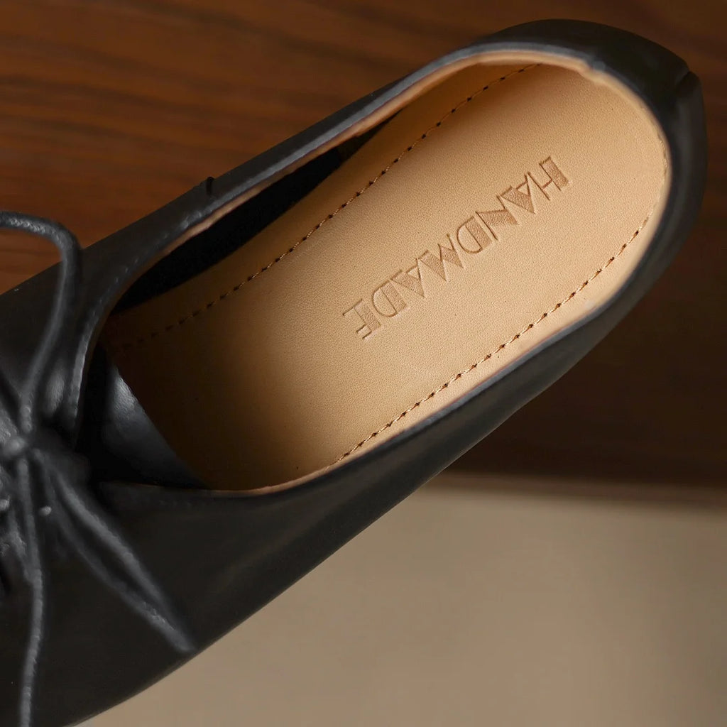 Zapatos de mujer en cuero con cordones y punta redonda