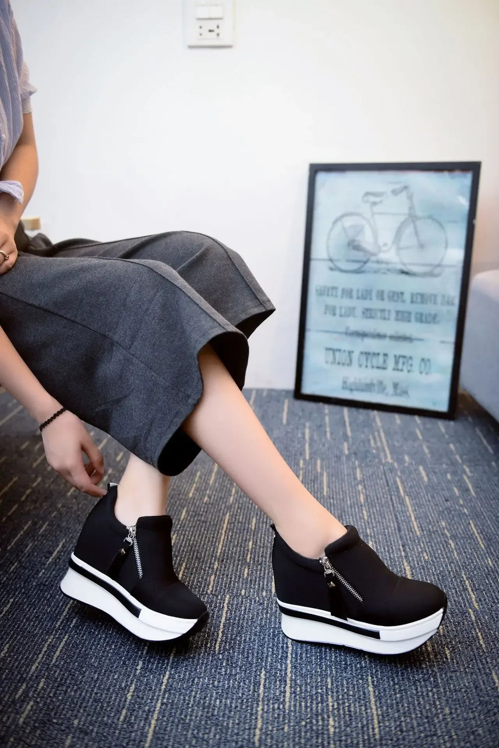 Zapatillas de lona con taco cuña interno y cierre