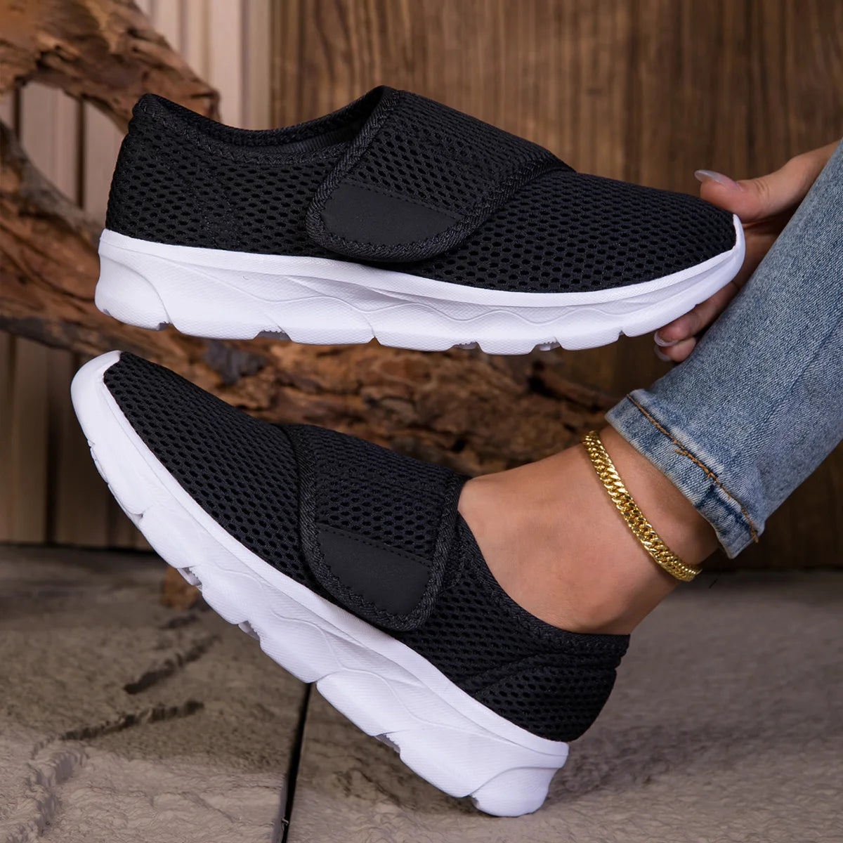 Zapatillas bajas de poliéster con ajuste de abrojo