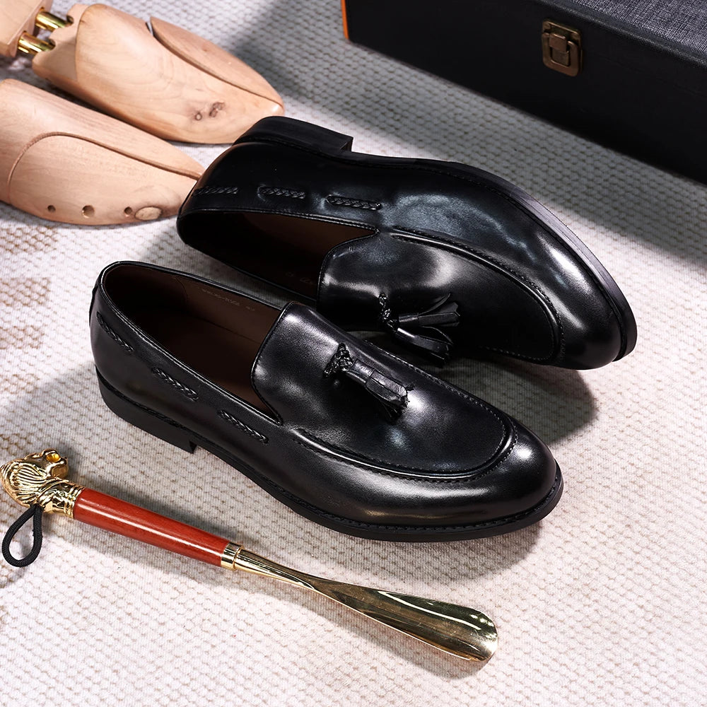 Mocasines de cuero con borlas y punta afinada