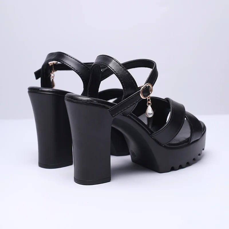 Sandalias de plataforma con taco chino alto y tiras cruzadas