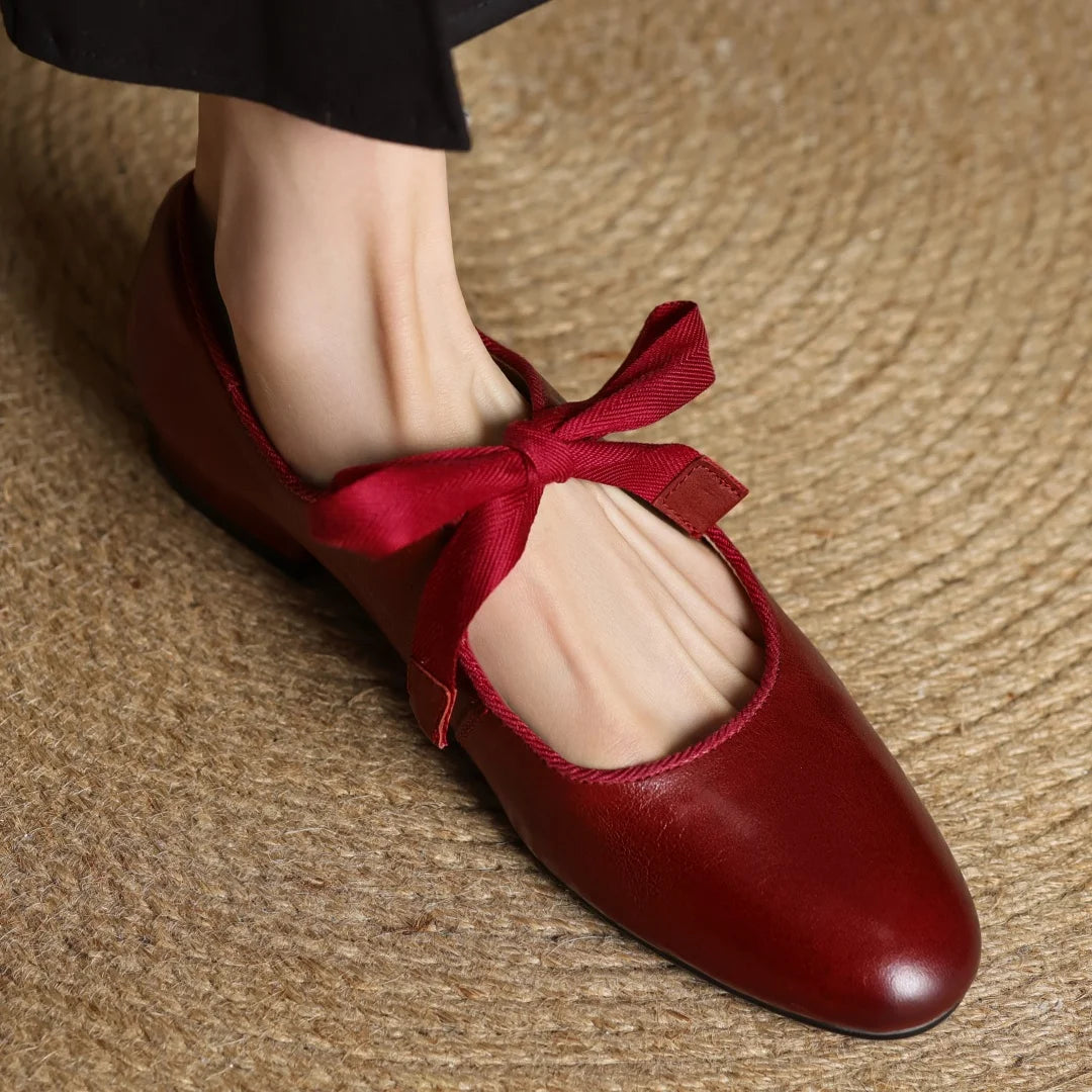 Zapatos de mujer en cuero con moño y punta redonda