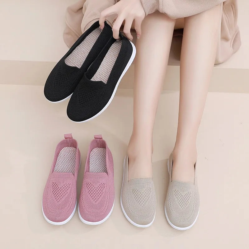 Zapatillas de mujer de malla con construcción cosida