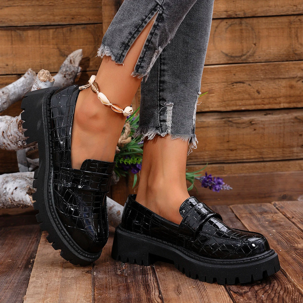 Mocasines de mujer con plataforma y acabado charol