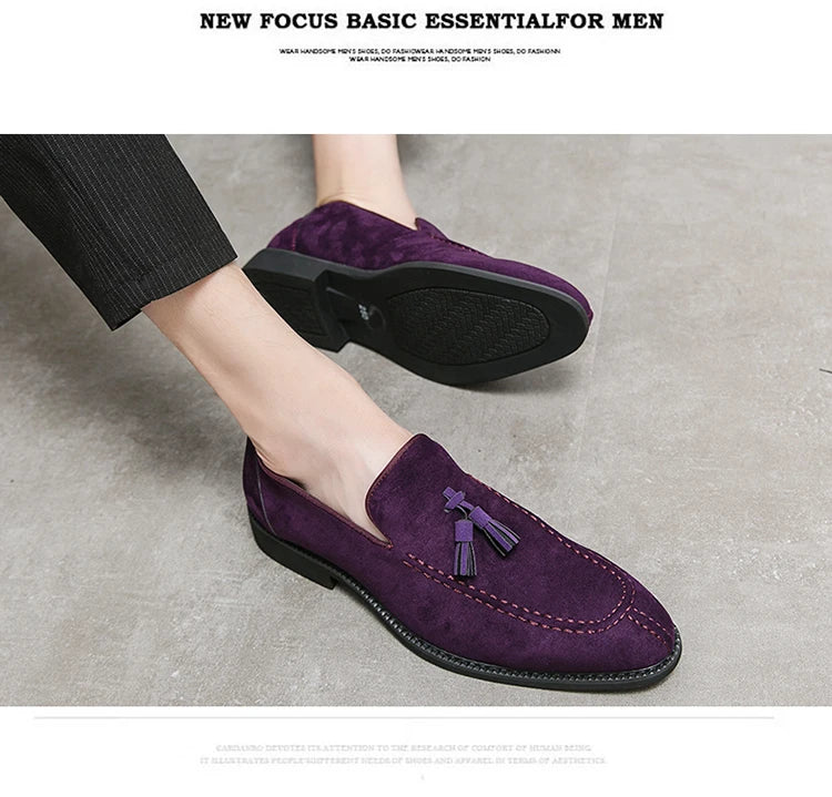 Mocasines de gamuza vacuna con borlas