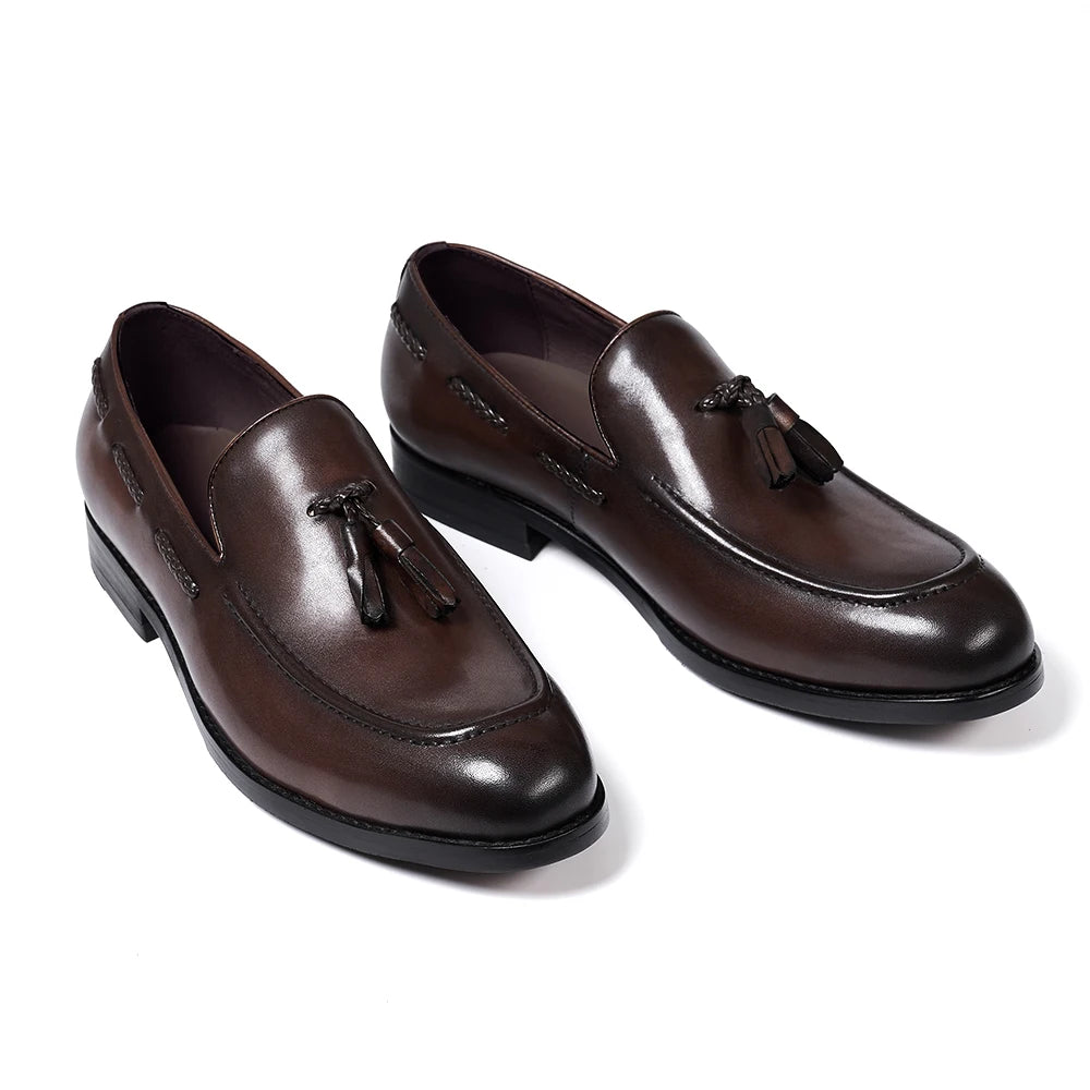 Mocasines de cuero con borlas y punta afinada