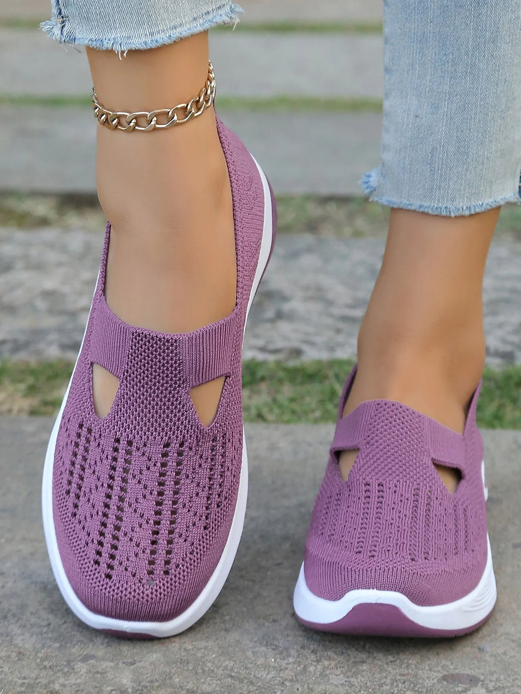 Zapatillas de tejido calado con cuña baja y punta redonda