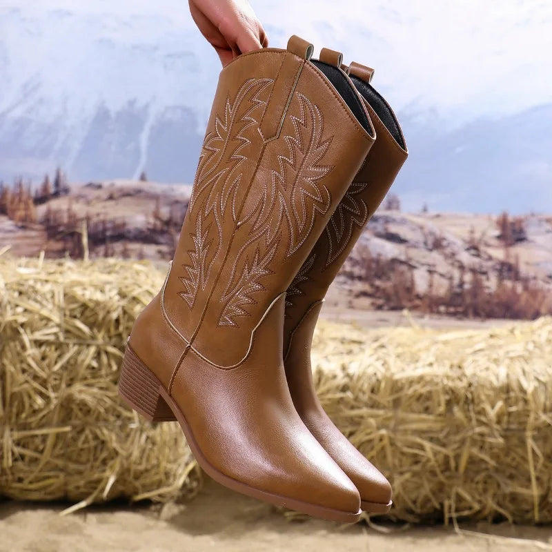 Botas texanas bordadas de media caña con punta fina
