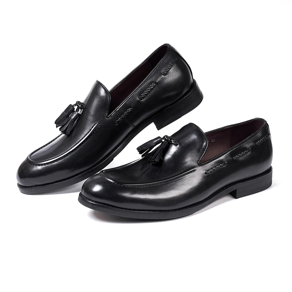 Mocasines de cuero con borlas y punta afinada