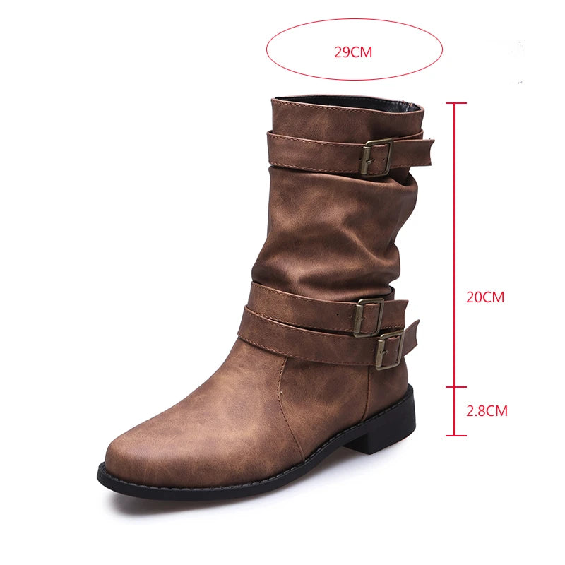 Botas cortas con hebilla decorativa y taco cuña bajo