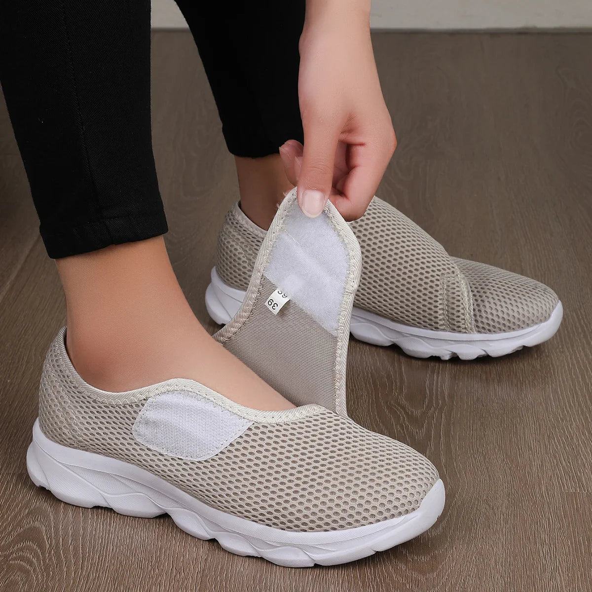 Zapatillas bajas de poliéster con ajuste de abrojo