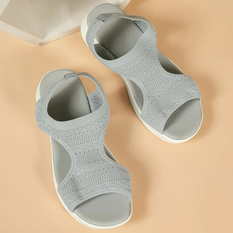 Sandalias de malla con taco chino y plantilla de látex