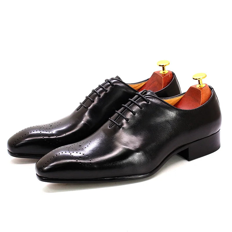 Zapatos Oxford de cuero con diseño wholecut
