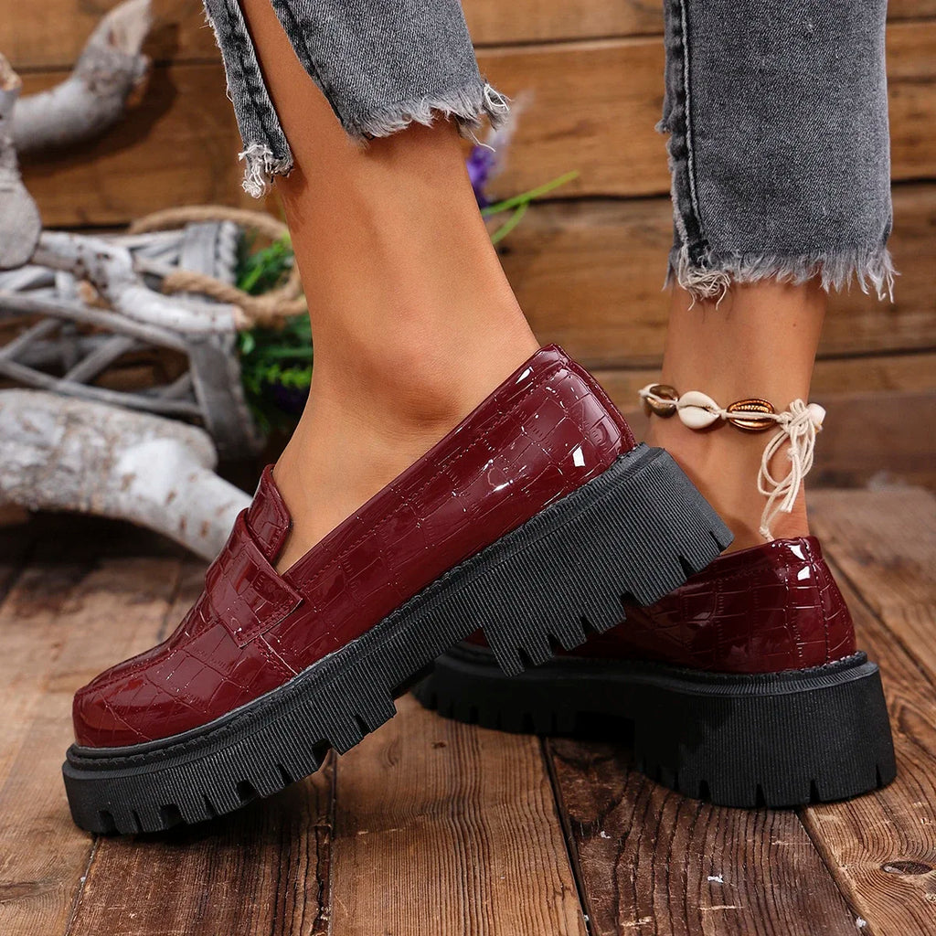 Mocasines de mujer con plataforma y acabado charol
