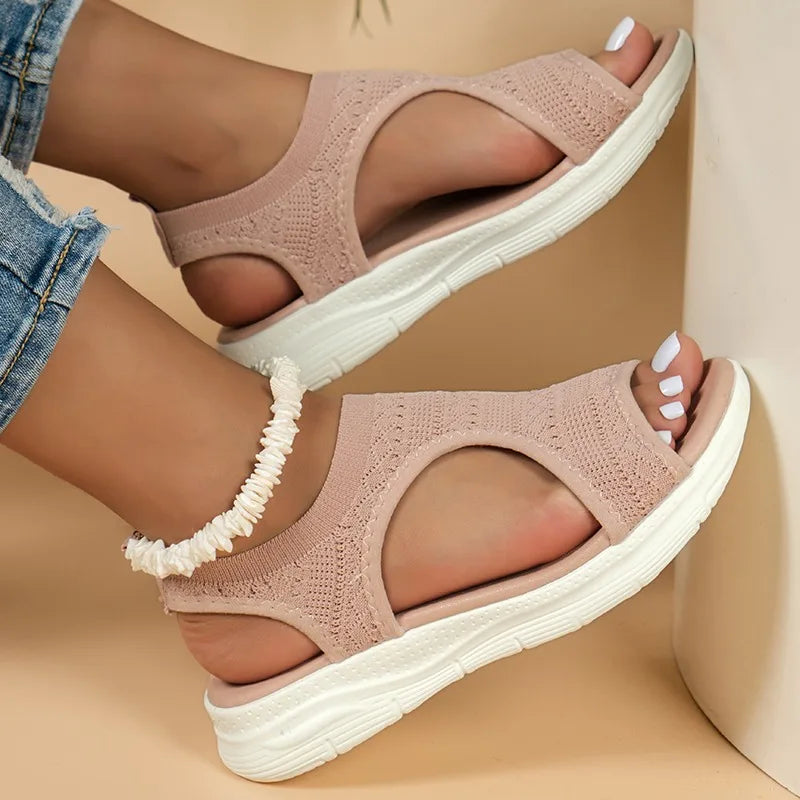 Sandalias de malla con taco chino y plantilla de látex