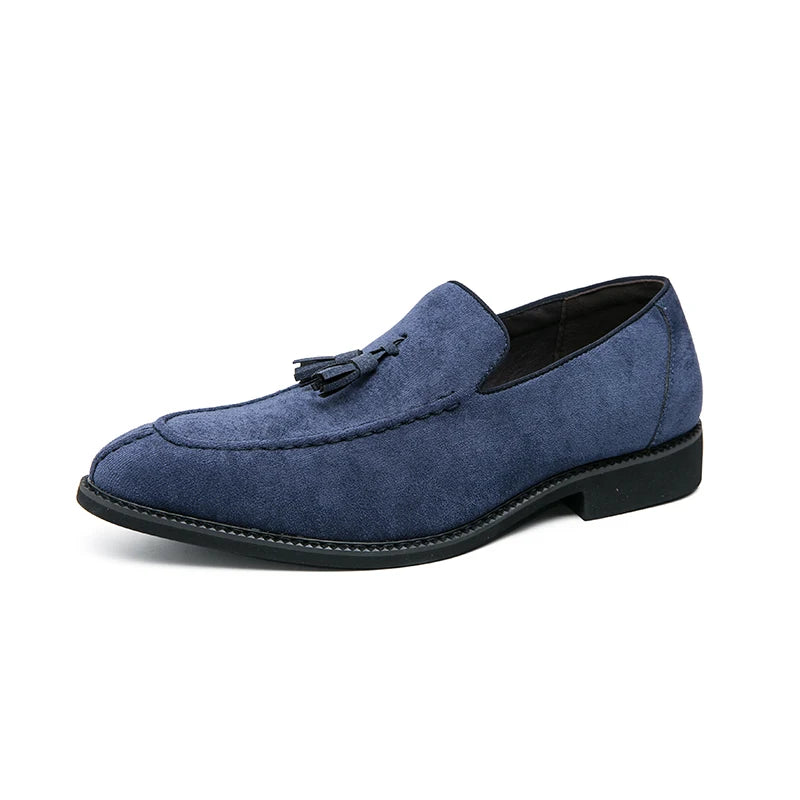 Mocasines de gamuza vacuna con borlas