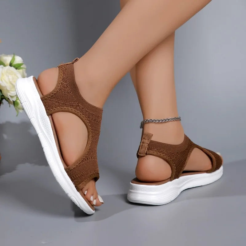 Sandalias de malla con taco chino y plantilla de látex
