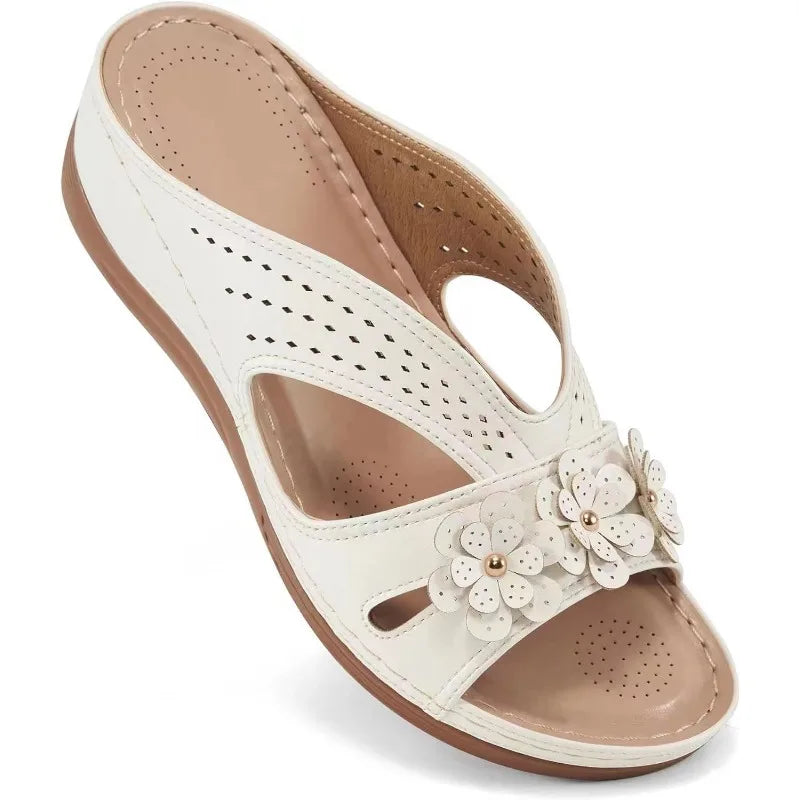 Sandalias tipo chinela con flores y taco chino