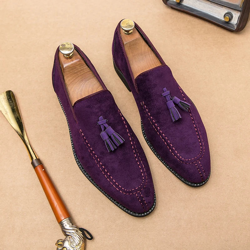 Mocasines de gamuza vacuna con borlas