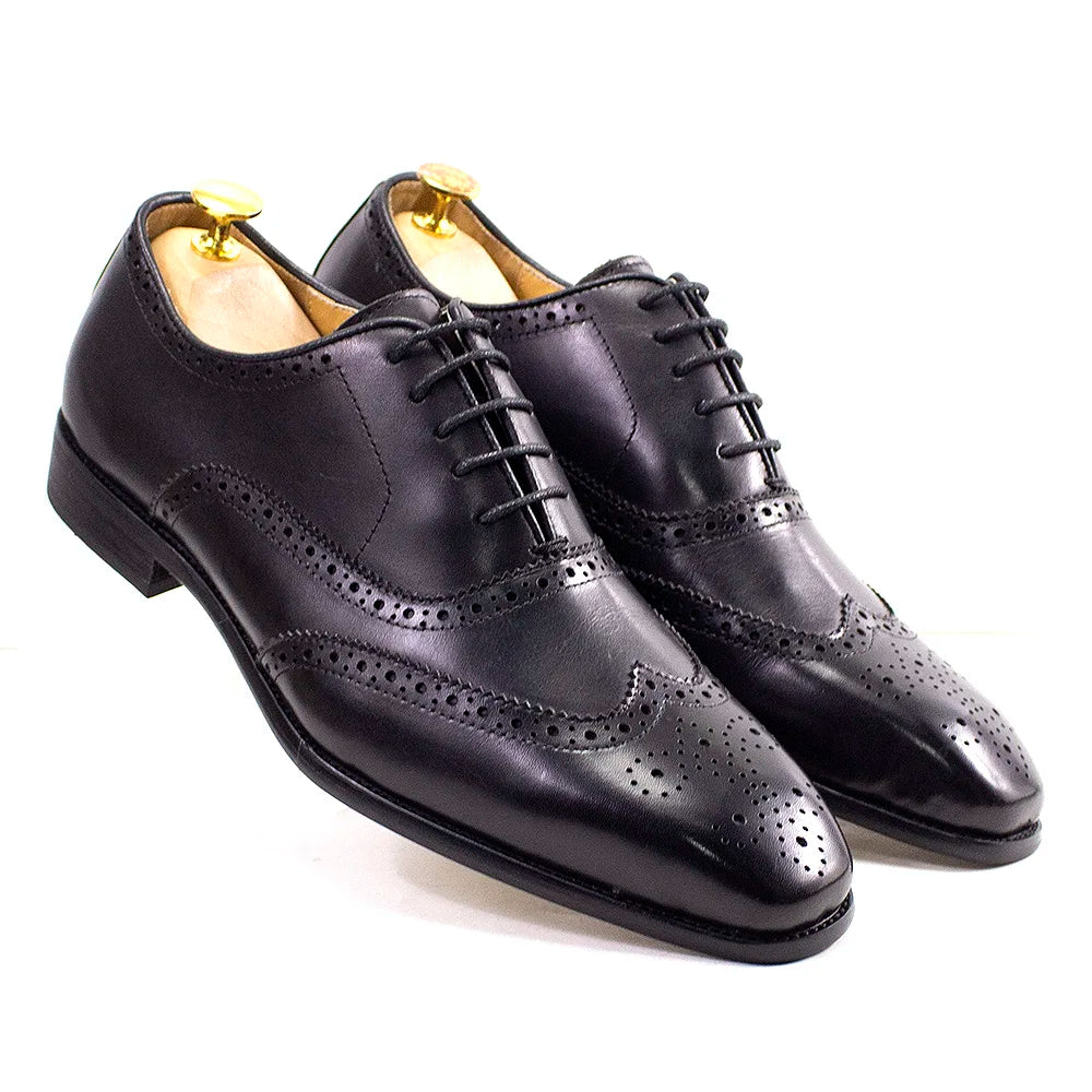 Zapatos Oxford de hombre en cuero con detalles wingtip