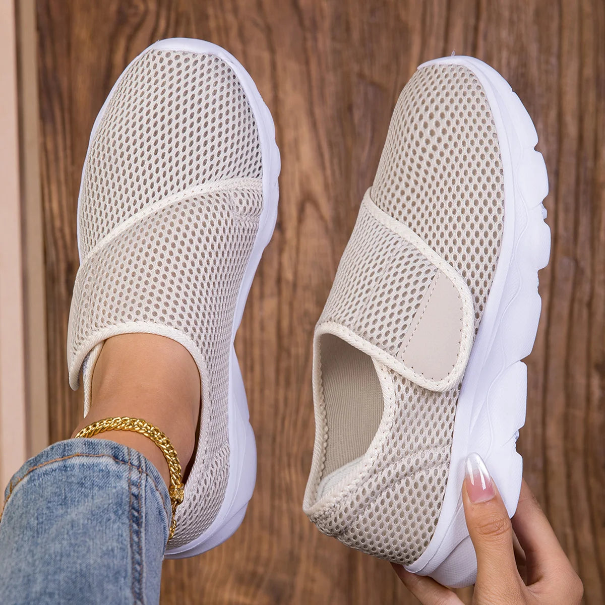 Zapatillas bajas de poliéster con ajuste de abrojo