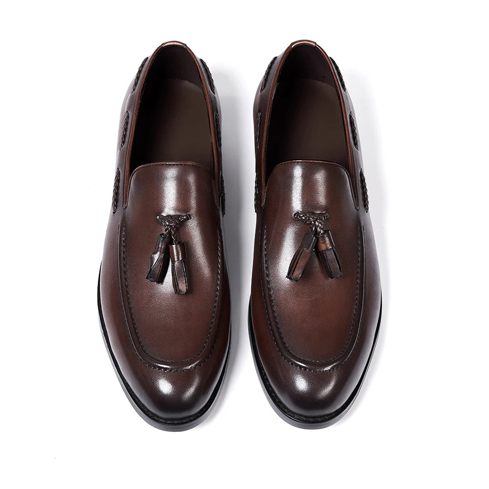 Mocasines de cuero con borlas y punta afinada