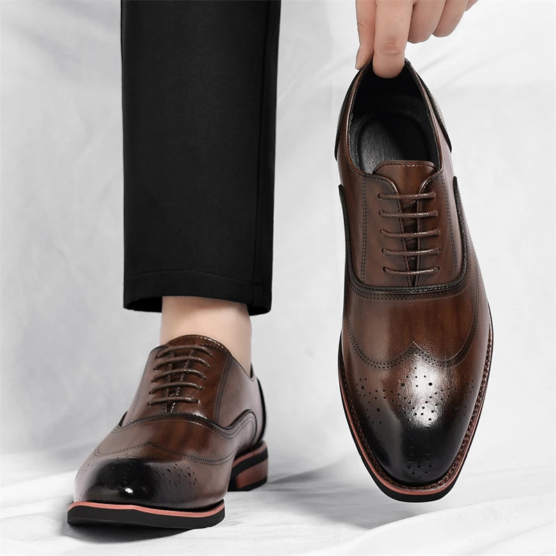 Zapatos Derby de PU con picado brogue