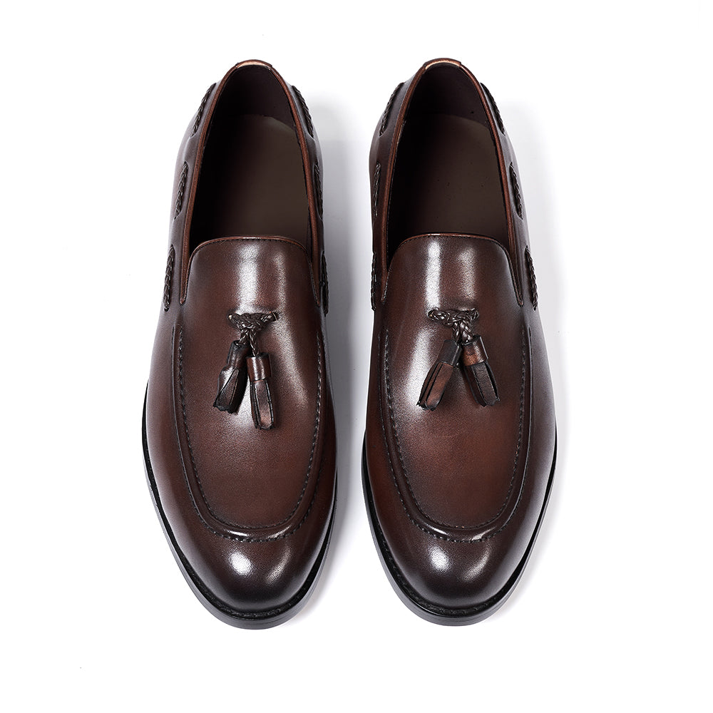 Mocasines de cuero con borlas y punta afinada