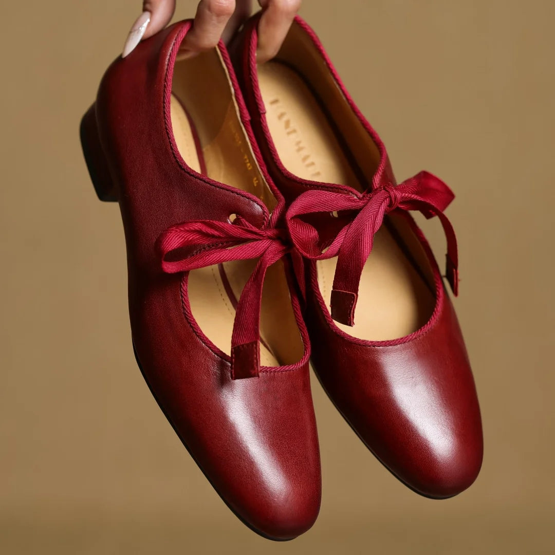 Zapatos de mujer en cuero con moño y punta redonda