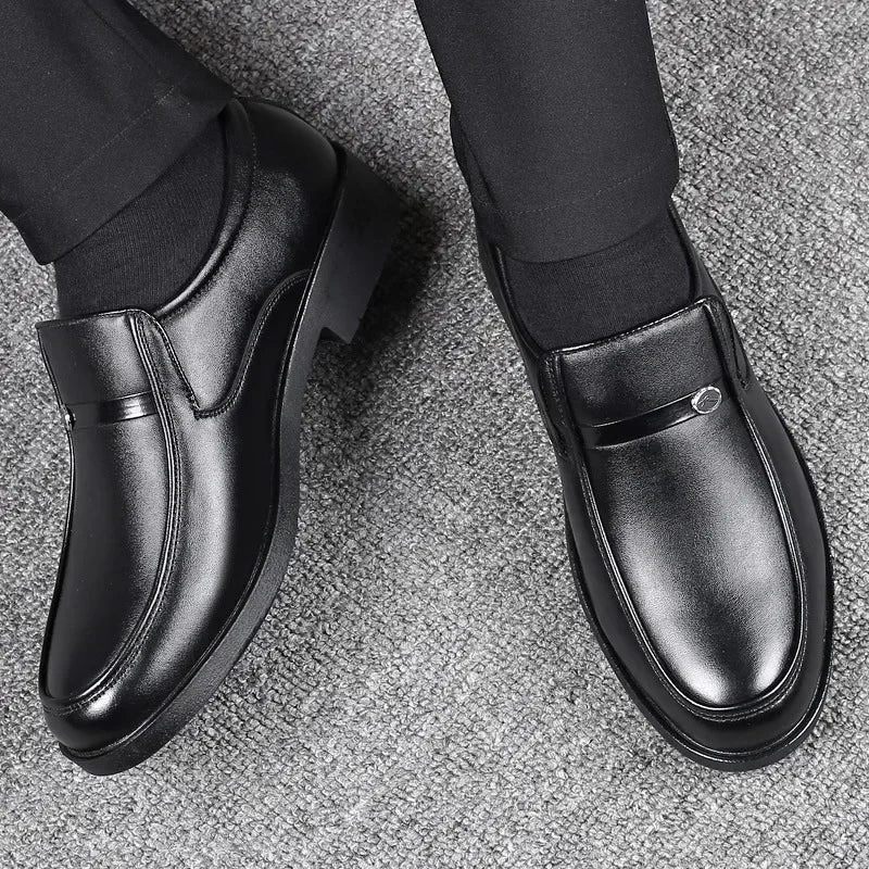 Zapatos de vestir negros de microfibra en dos modelos
