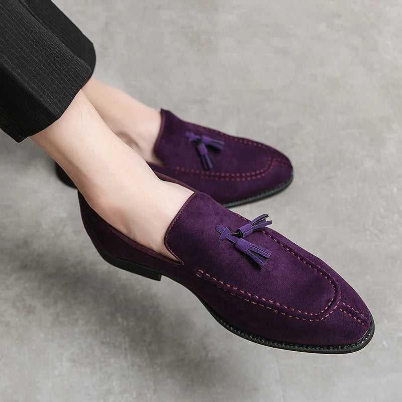 Mocasines de gamuza vacuna con borlas