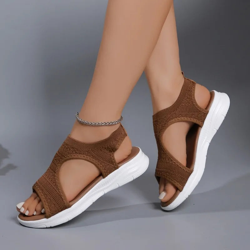 Sandalias de malla con taco chino y plantilla de látex