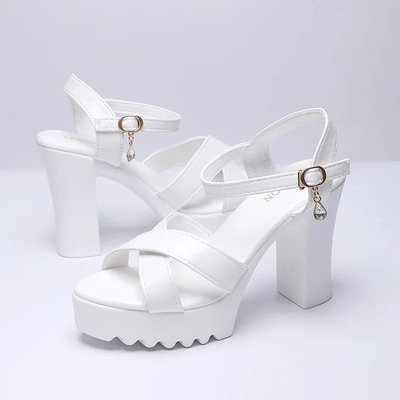 Sandalias de plataforma con taco chino alto y tiras cruzadas