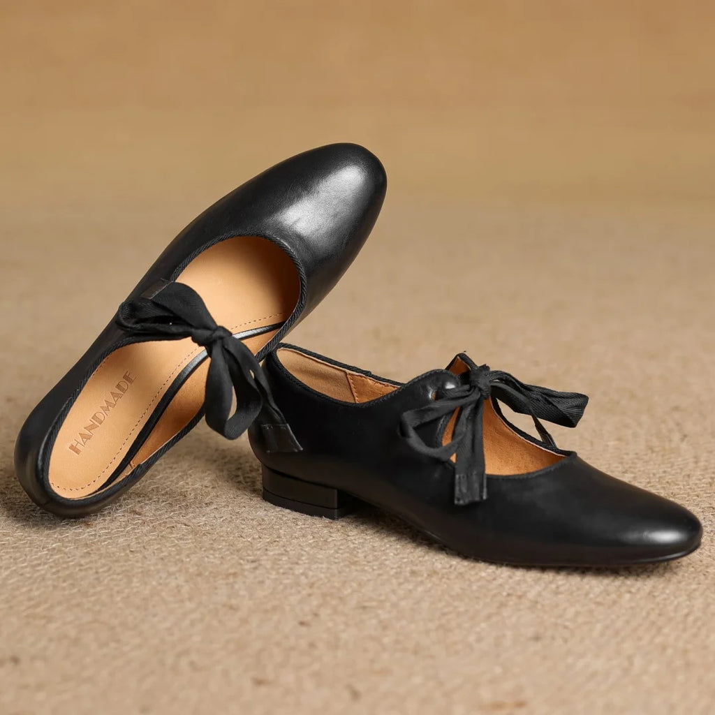 Zapatos de mujer en cuero con moño y punta redonda