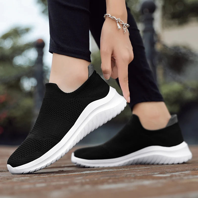 Zapatillas unisex sin cordones con capellada de malla y base de EVA