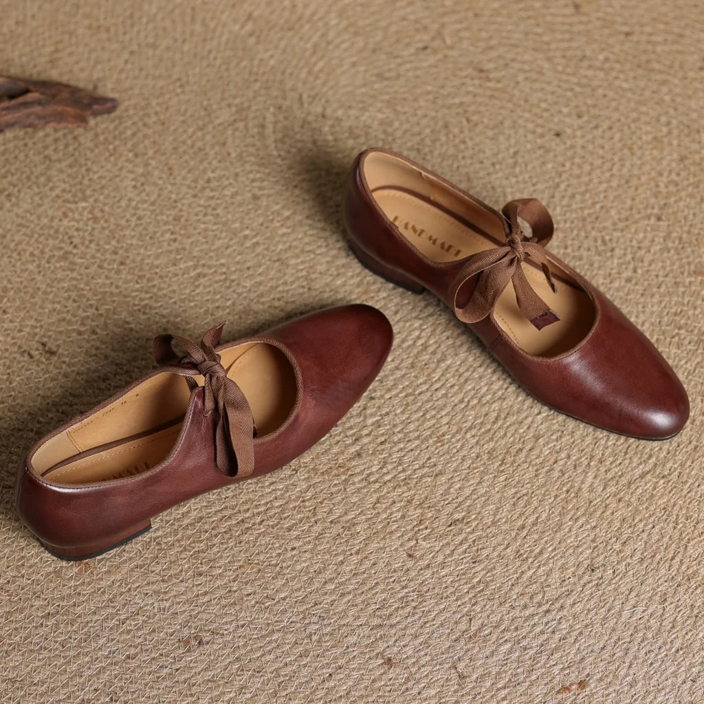 Zapatos de mujer en cuero con moño y punta redonda