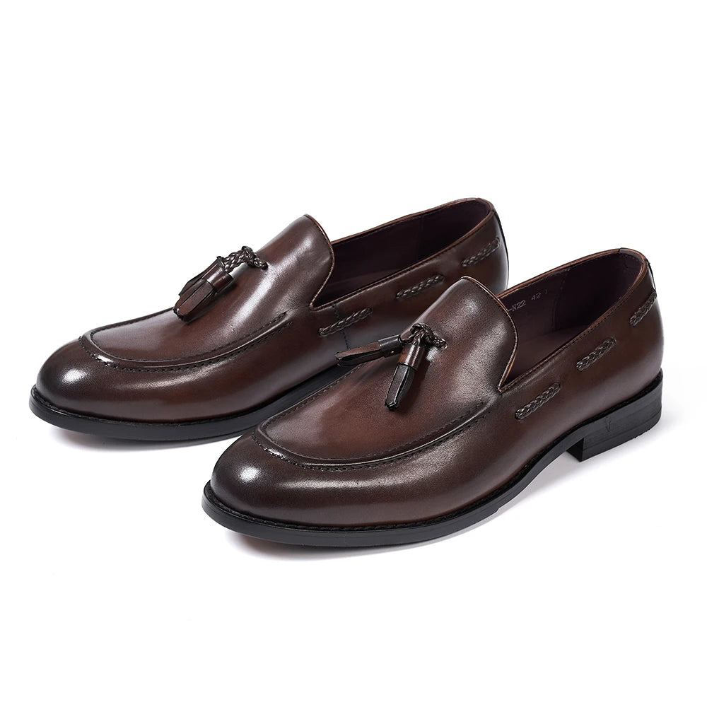 Mocasines de cuero con borlas y punta afinada