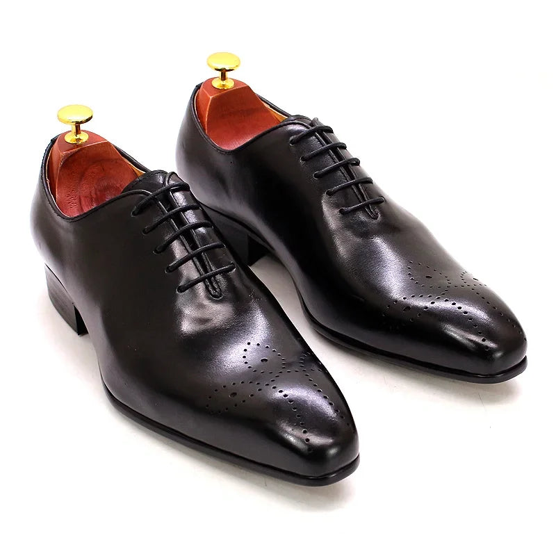 Zapatos Oxford de cuero con diseño wholecut