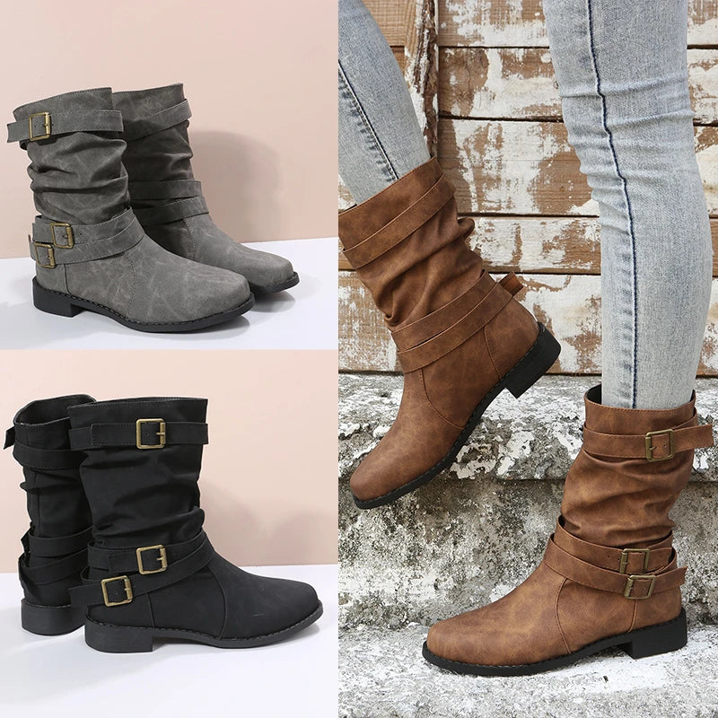 Botas cortas con hebilla decorativa y taco cuña bajo