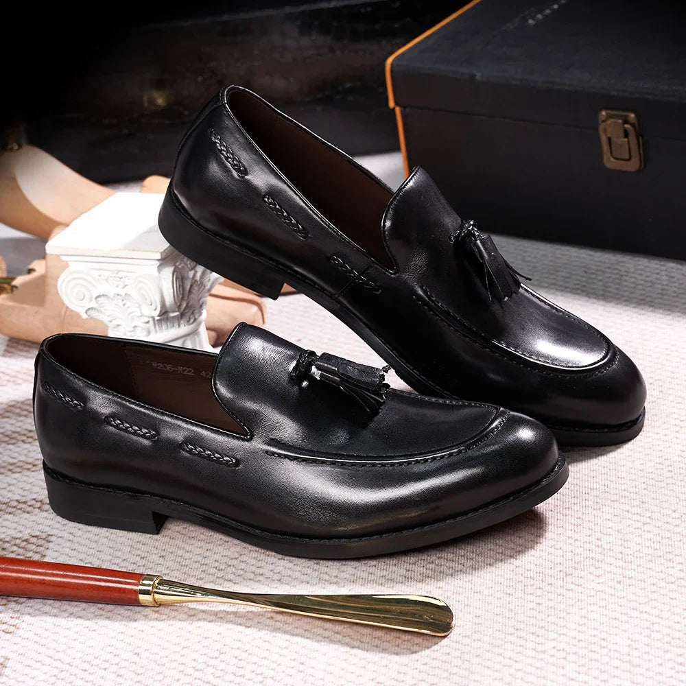 Mocasines de cuero con borlas y punta afinada