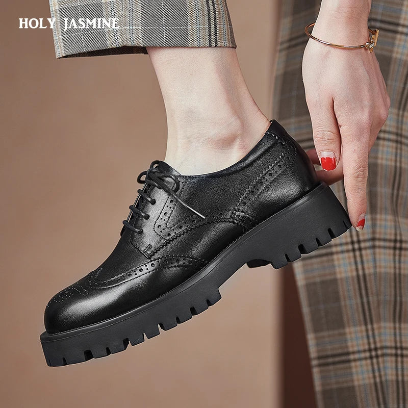 Zapatos Derby de mujer en cuero con plataforma y detalles brogue