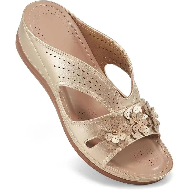 Sandalias tipo chinela con flores y taco chino