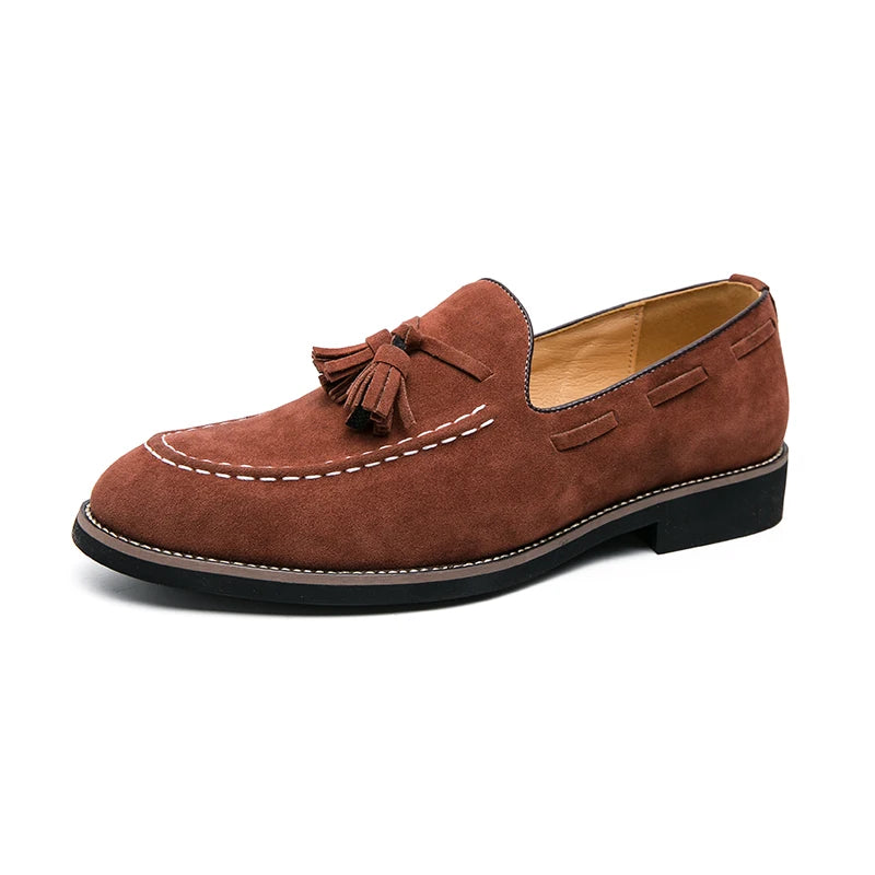 Mocasines de gamuza vacuna con borlas