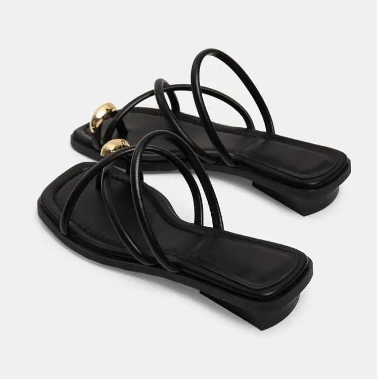 Sandalias de tiras cruzadas con taco cuadrado bajo