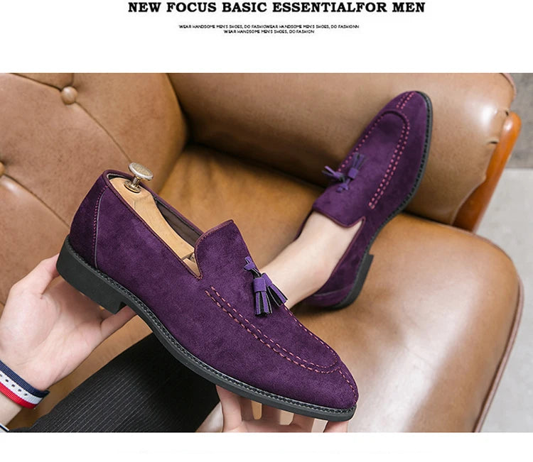 Mocasines de gamuza vacuna con borlas