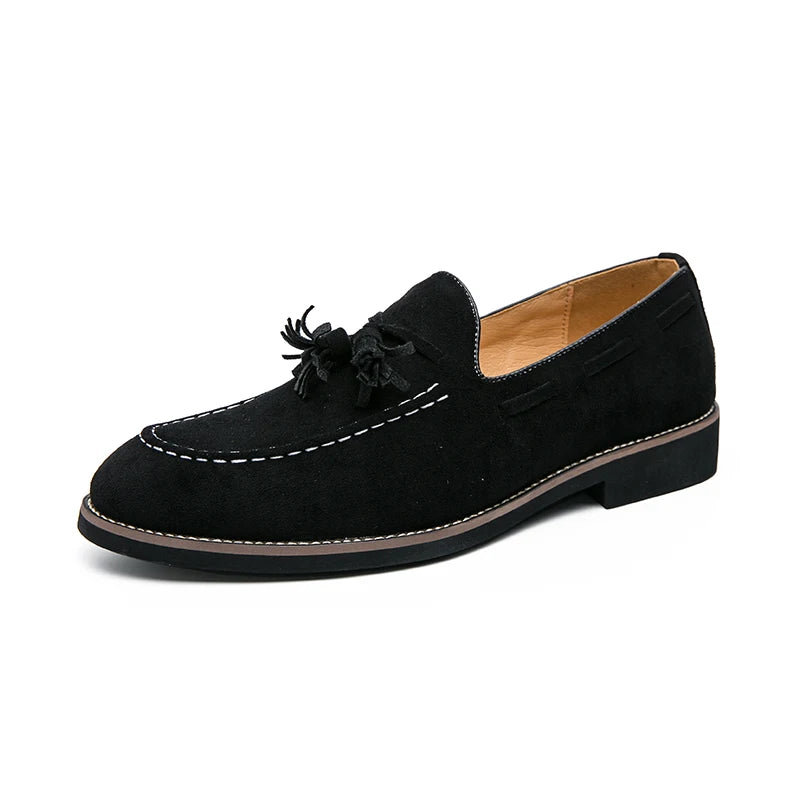 Mocasines de gamuza vacuna con borlas