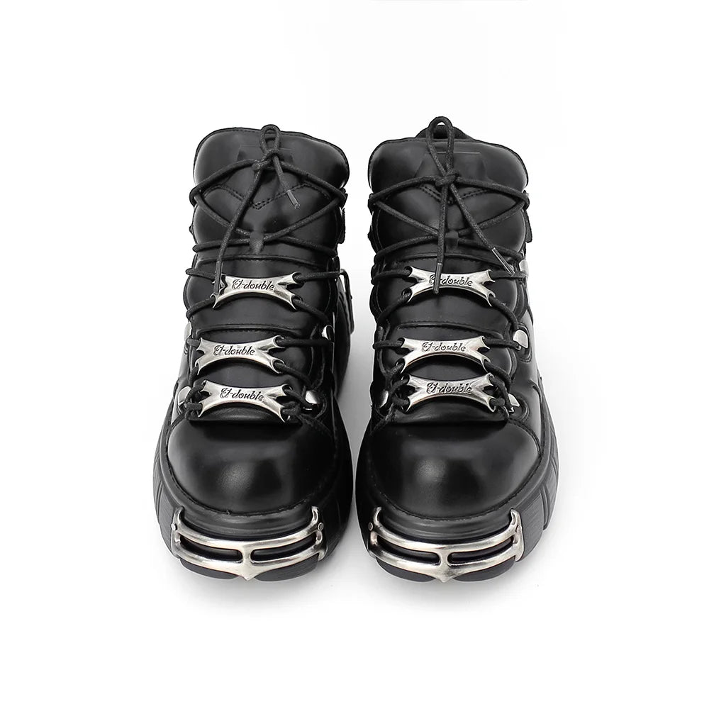 Borcegos de plataforma con cordones y detalles metálicos
